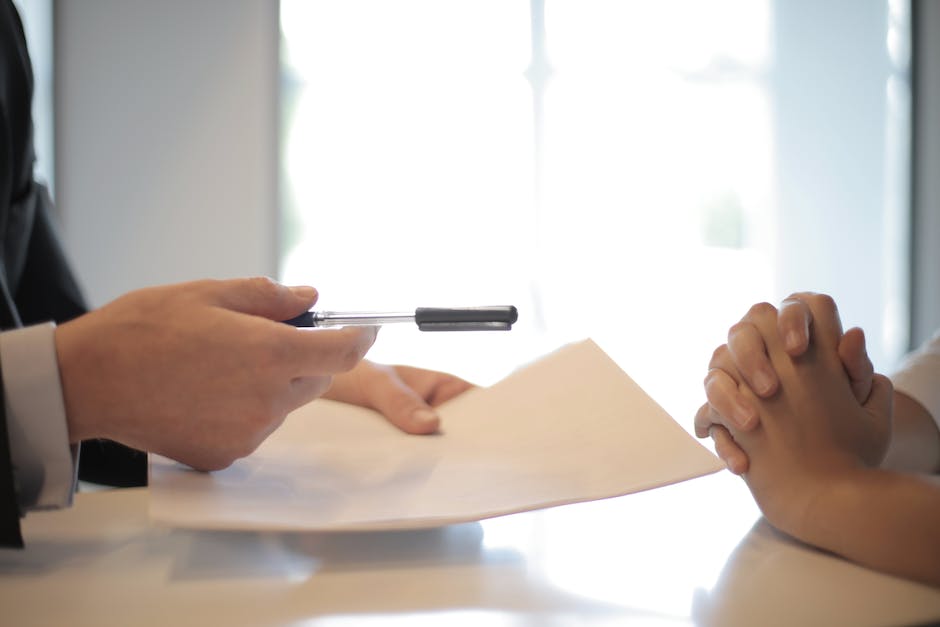 Illustration depicting a case manager assisting a person in need